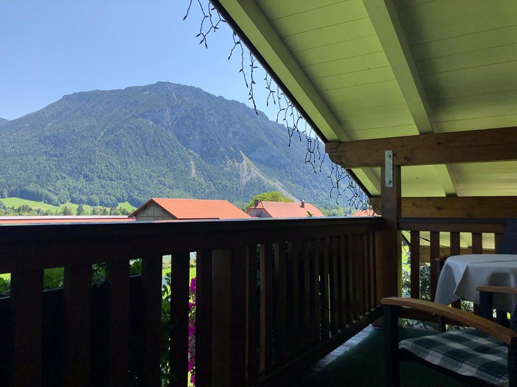 Haus Jaeger Ferienwohnungen Mit Indoor-Pool Inkl. Chiemgaukarte Ruhpolding Esterno foto