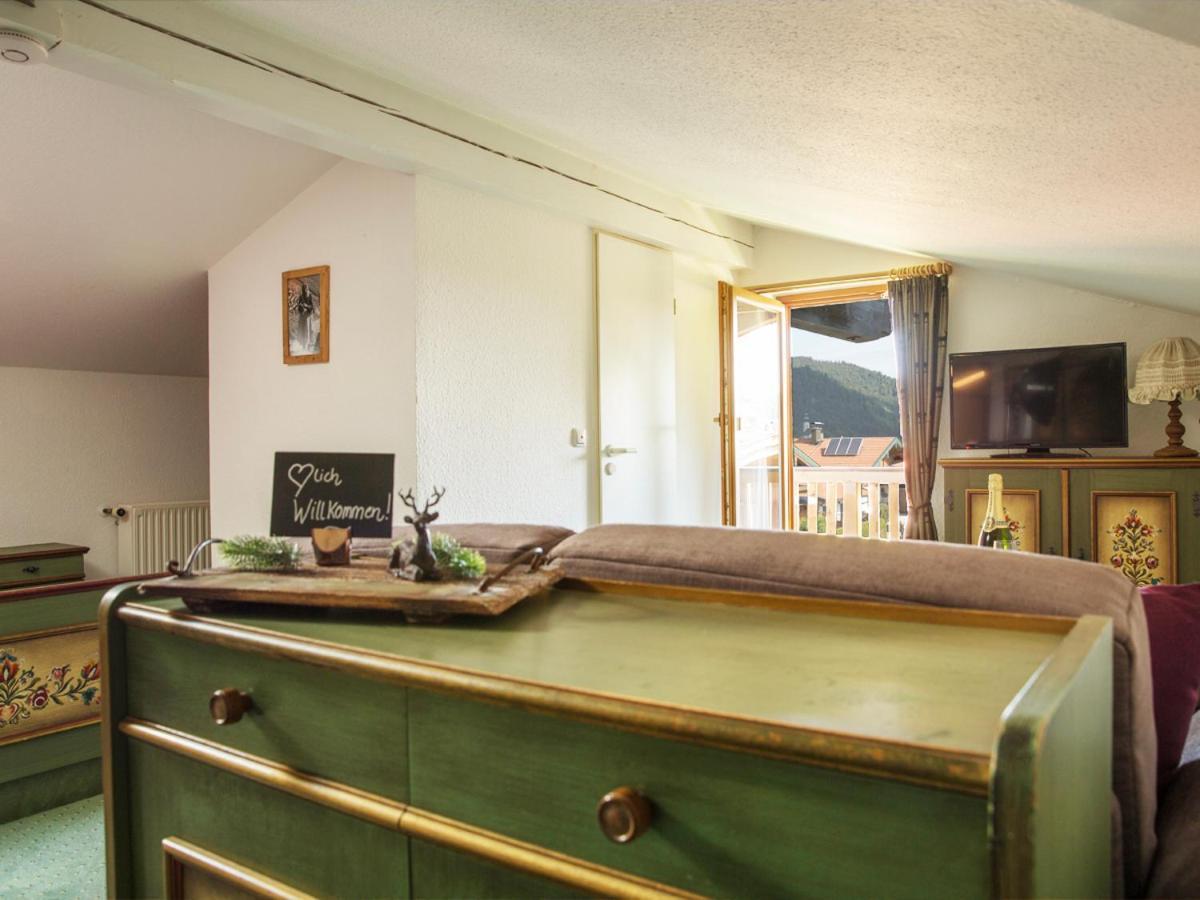 Haus Jaeger Ferienwohnungen Mit Indoor-Pool Inkl. Chiemgaukarte Ruhpolding Esterno foto