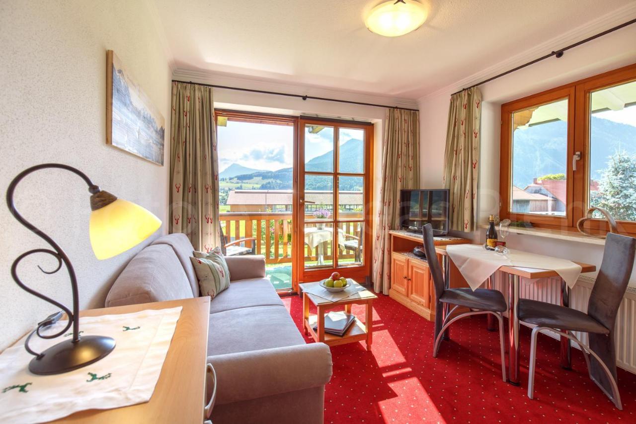 Haus Jaeger Ferienwohnungen Mit Indoor-Pool Inkl. Chiemgaukarte Ruhpolding Esterno foto